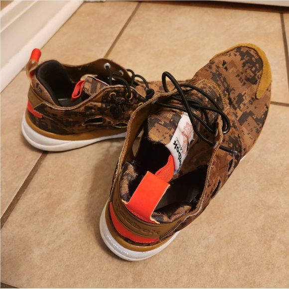 Reebok slip on sneakers - Picture 2 of 4